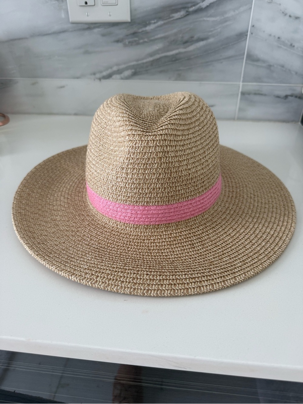 Lilly Pulitzer® Shade Seeker Hat.  Size M/L - Picture 5 of 7